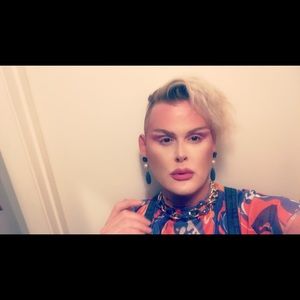 Meet your Posher, Dakota